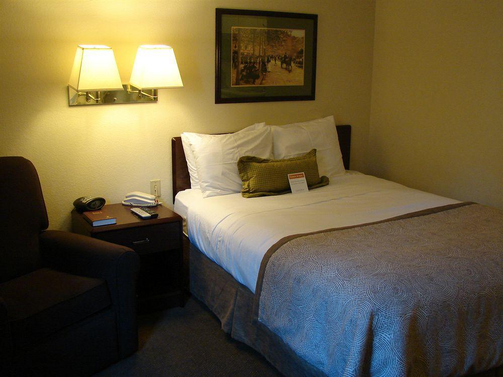 Candlewood Suites Raleigh Crabtree By Ihg Exteriör bild